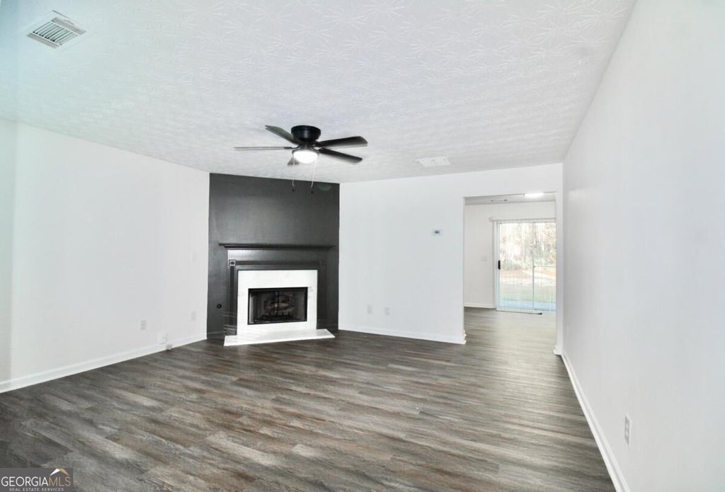Photo of 9515 Lakeview Road, Union City, GA 30291 (MLS # 10848552)