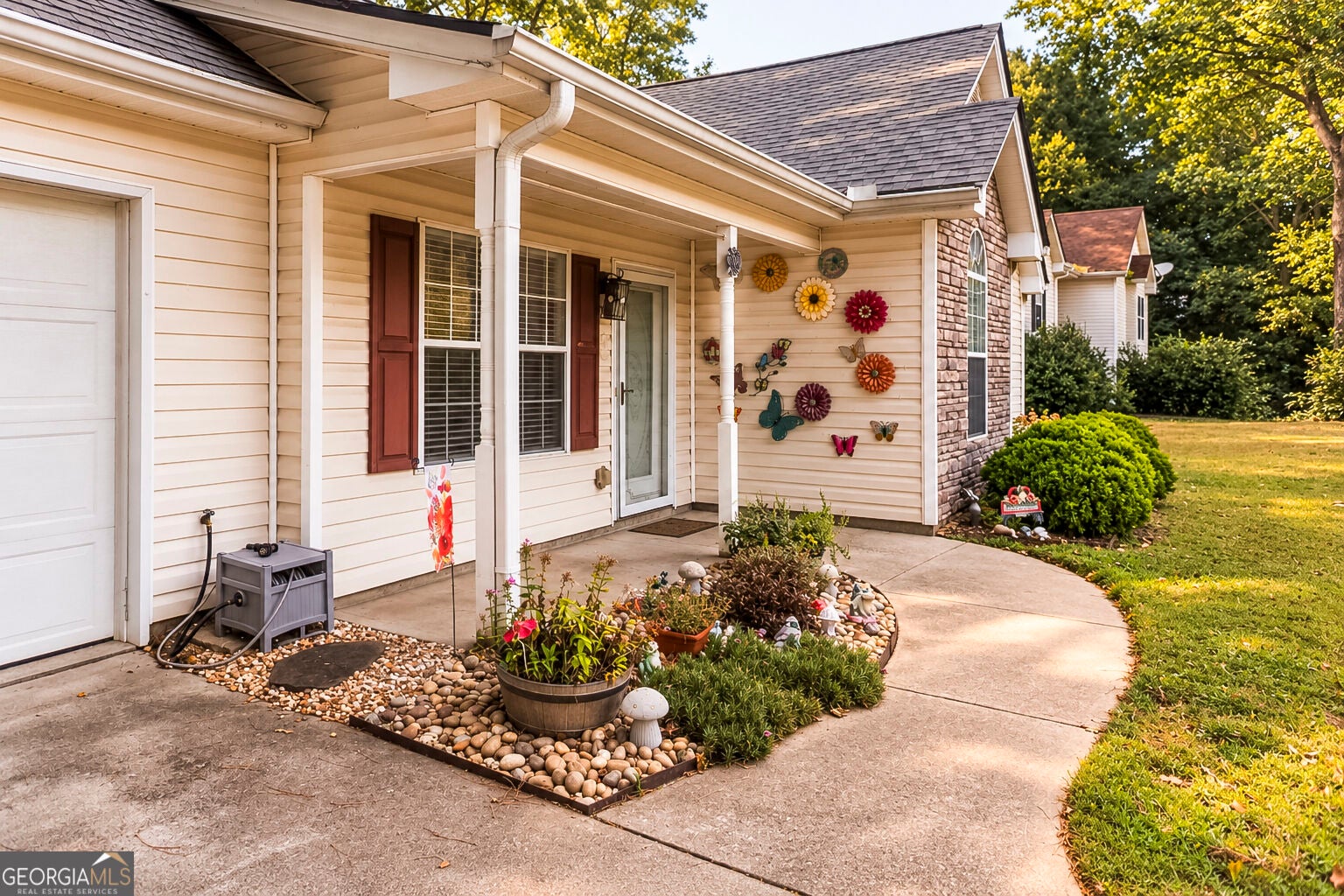 512 Lindsey WAY