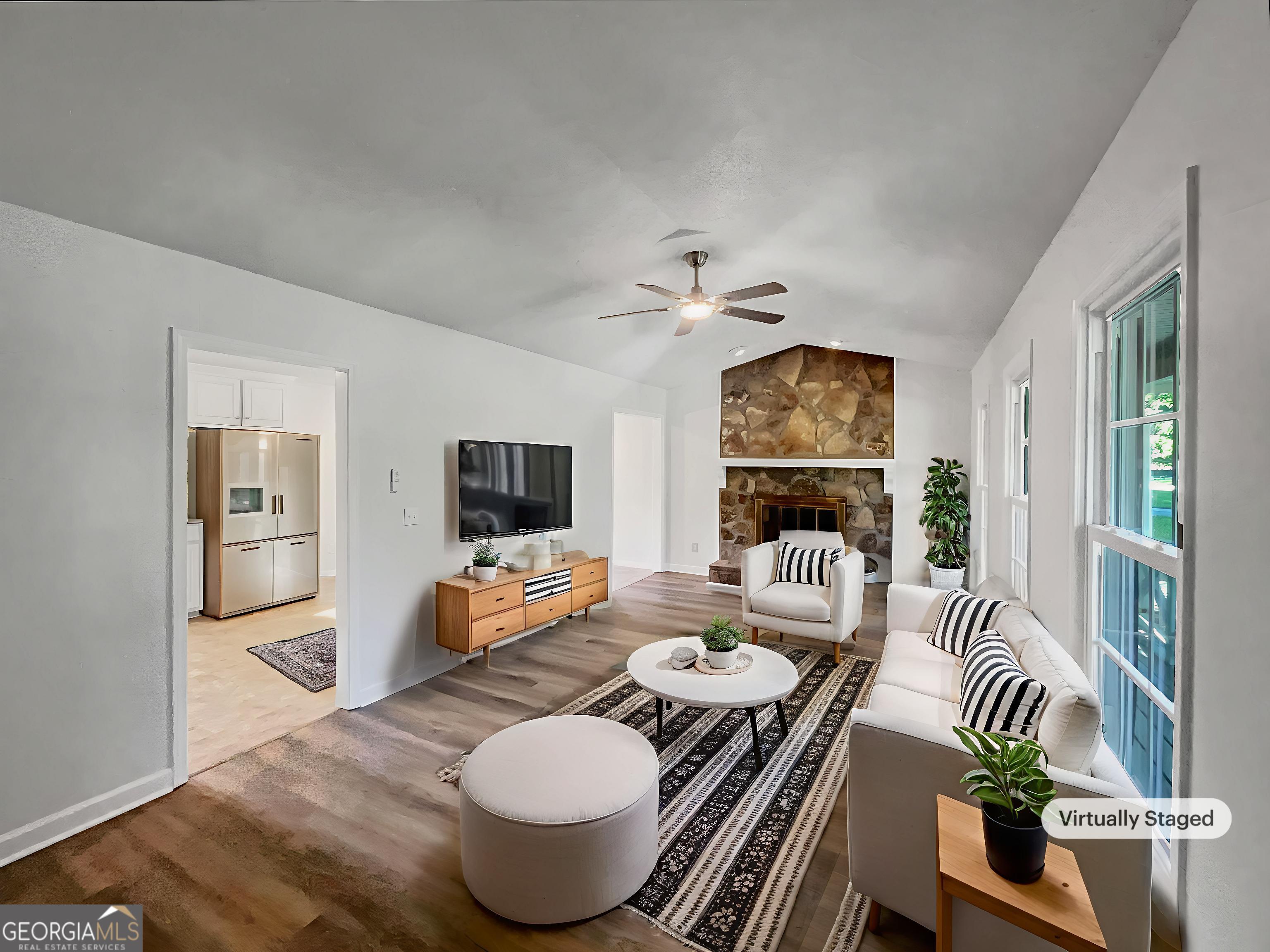 MOUNTAIN BREEZE ESTATE - Residential
