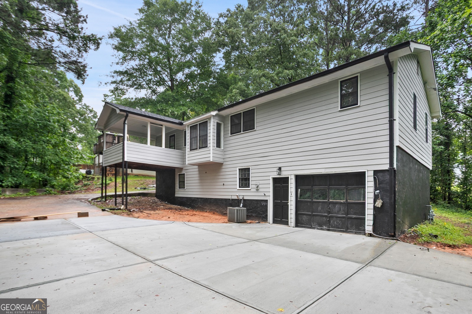 6032 Lakeshore DR SE