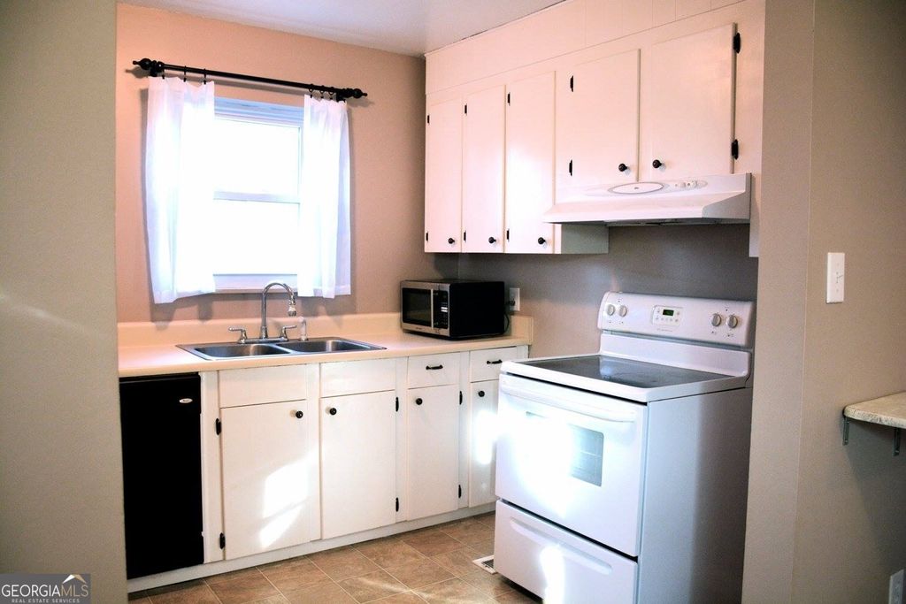Photo of 403 Mary Lane, Warner Robins, GA 31088 (MLS # 10759036)