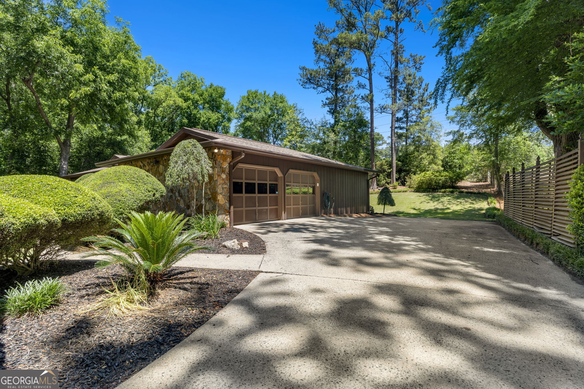 116 South Oaks LN