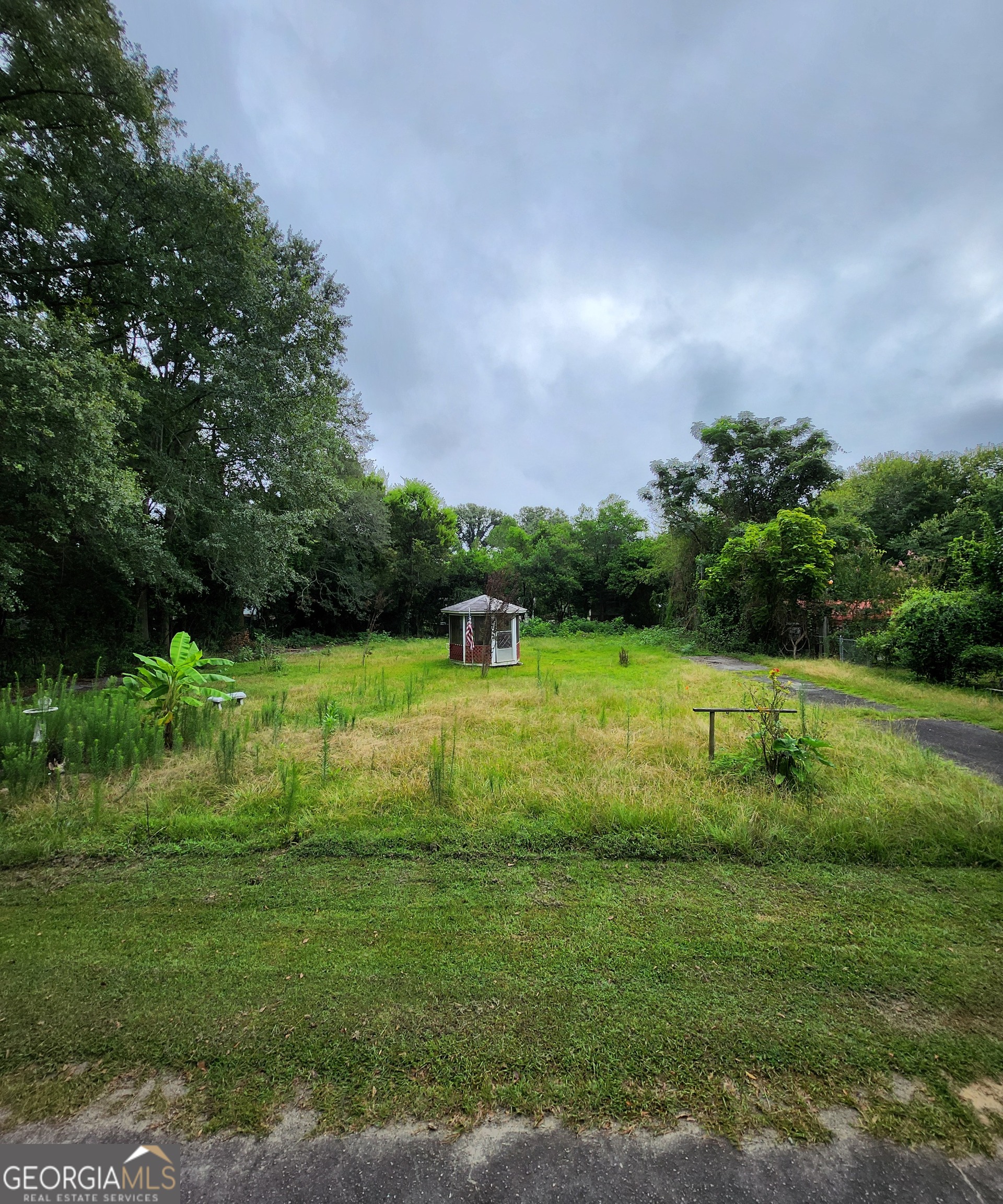 Lovely .32 acre lot in Jones County ready for your new home! Just minutes from the amenities of Gray and Macon, this lot is hidden away from the hustle and bustle of the big city in a peaceful and welcoming neighborhood. Don't miss your opportunity to make this yours!