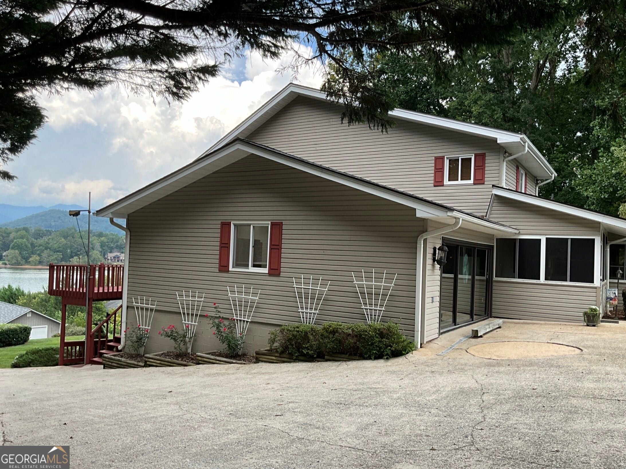 2734 Hidden Valley RD
