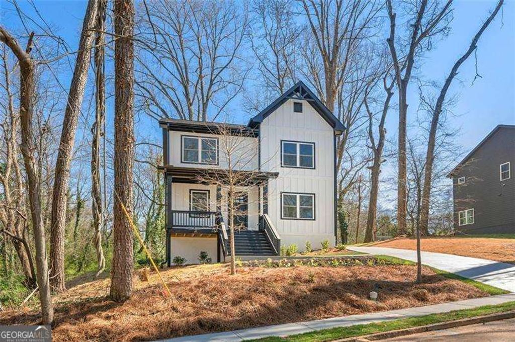 Photo of 2860 3RD Avenue SW, Atlanta, GA 30315 (MLS # 10686054)