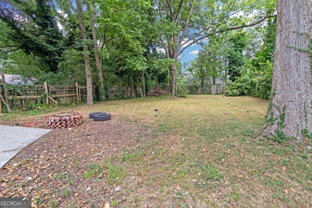 Photo of 1055 Mayson Turner Road, Atlanta, GA 30314 (MLS # 10761171)