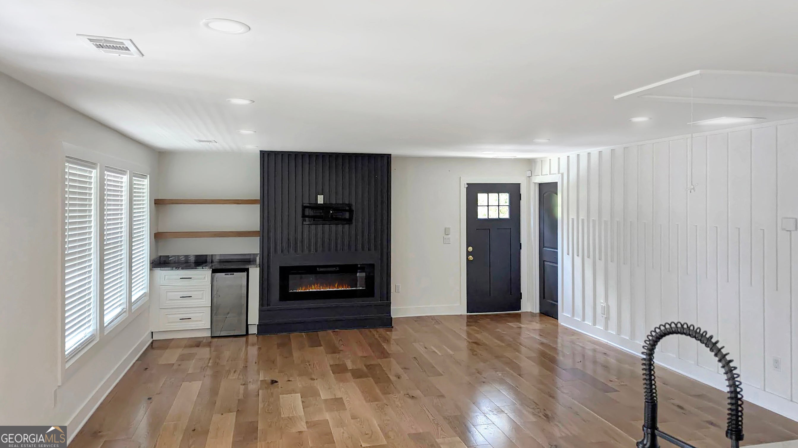 2193 Park TER