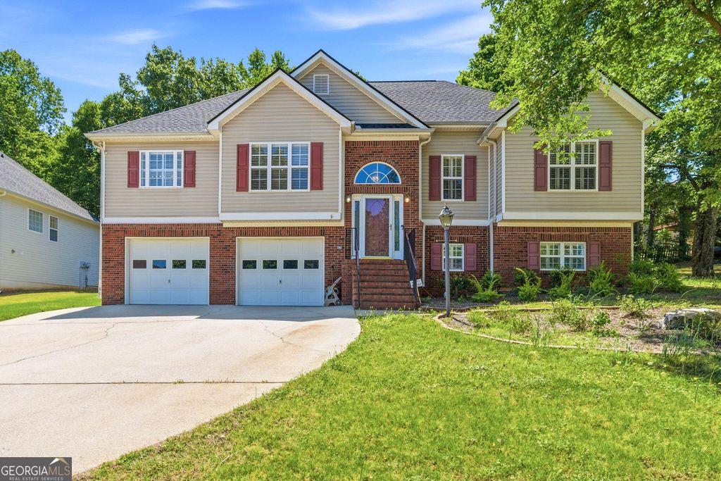 Photo of 2403 Bluff Creek Overlook, Douglasville, GA 30135 (MLS # 10741247)