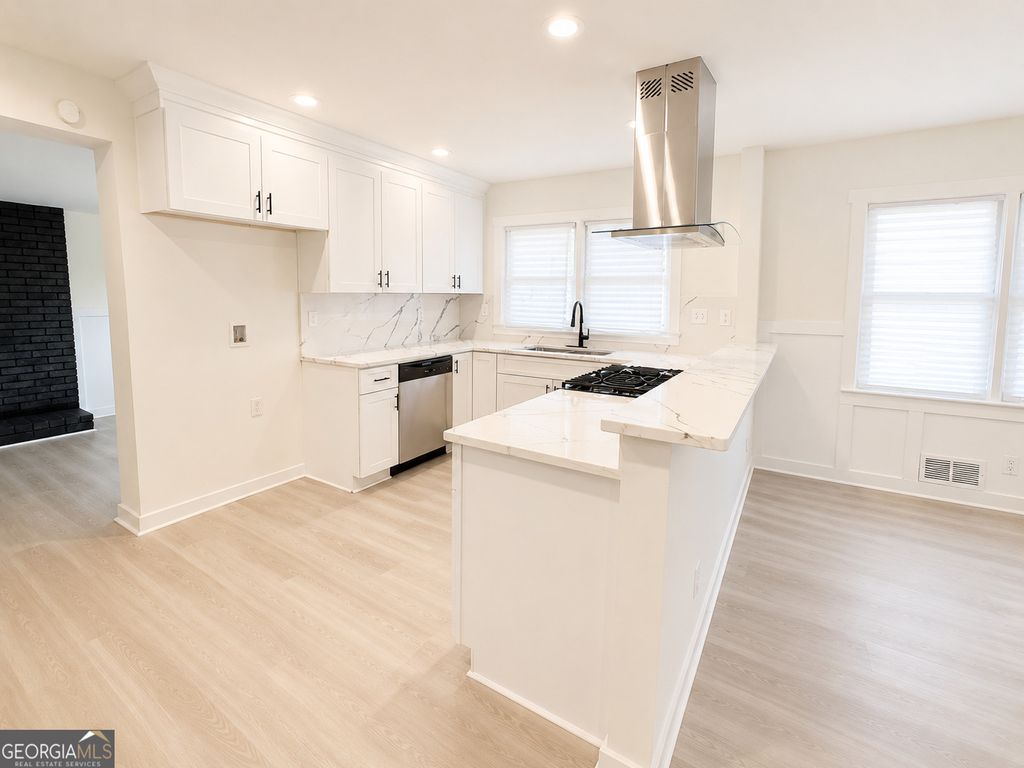 Photo of 3994 E Hilda Circle, Decatur, GA 30035 (MLS # 10765345)