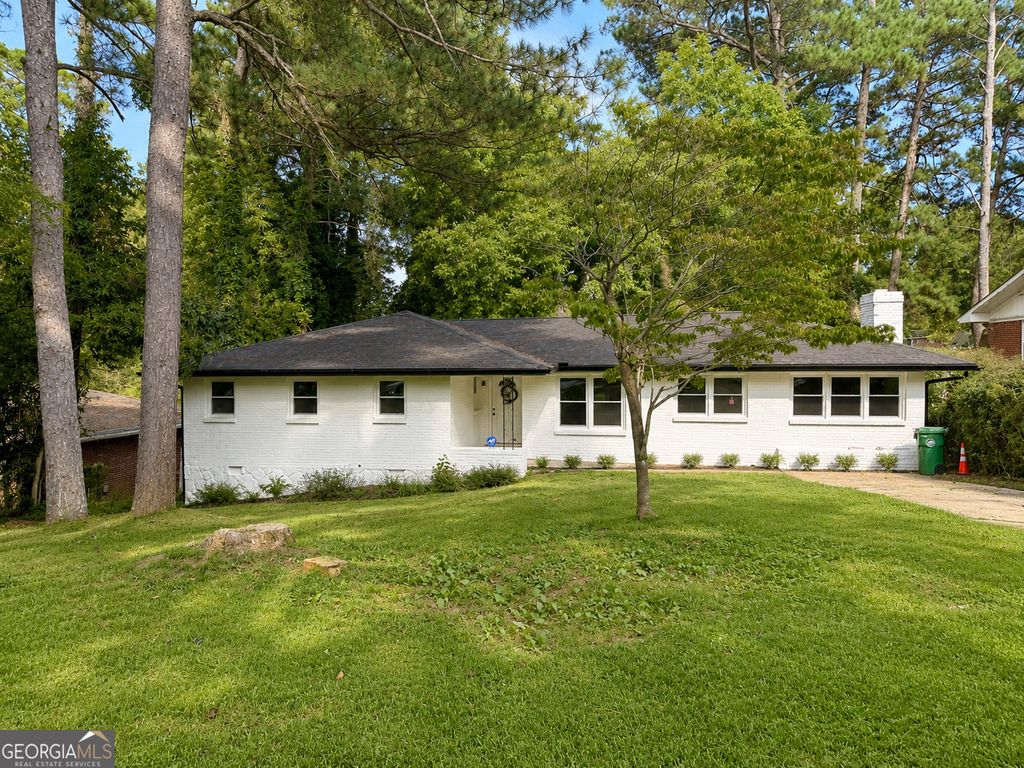 Photo of 3994 E Hilda Circle, Decatur, GA 30035 (MLS # 10765345)