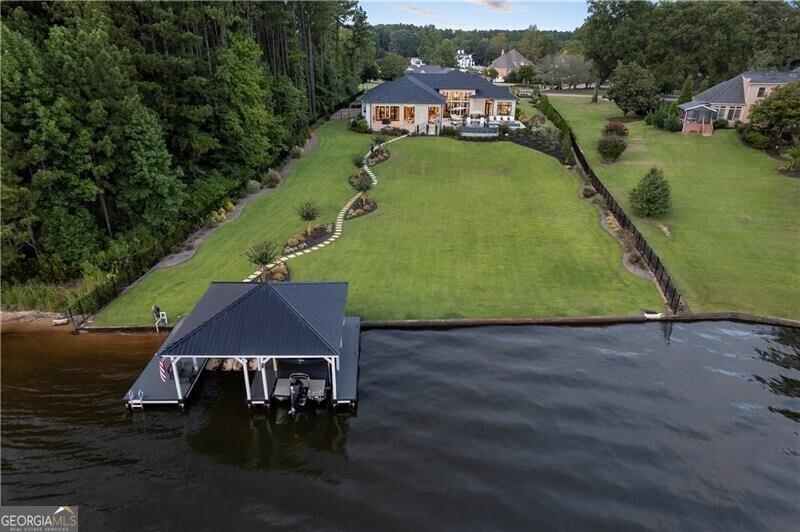 3085 Lake Park DR