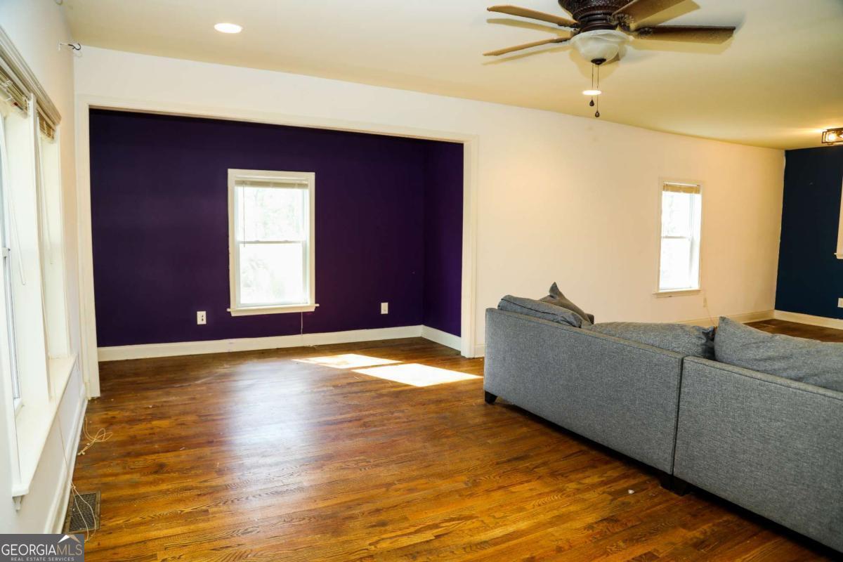 1398 Hancock AVE W