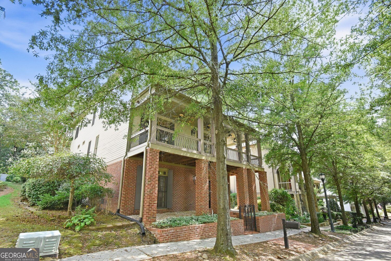 1442 Hedgewood LN NW