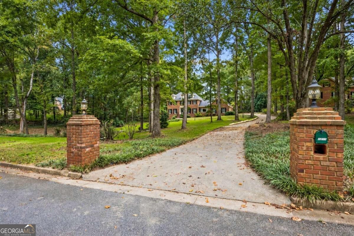 1211 Silverwood CT