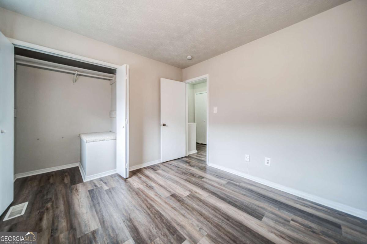 COUNTRY PLACE - Residential Lease