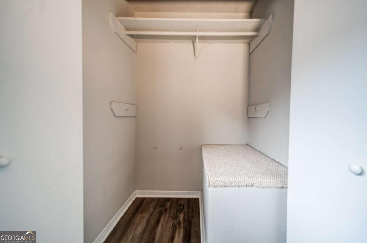 COUNTRY PLACE - Residential Lease