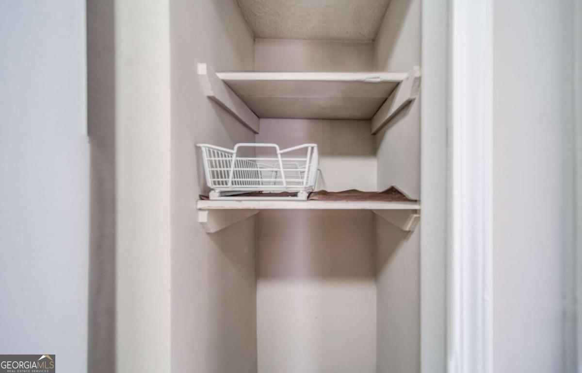 COUNTRY PLACE - Residential Lease