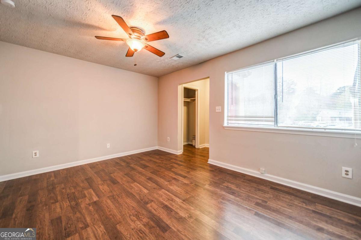 COUNTRY PLACE - Residential Lease