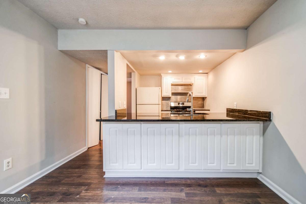 COUNTRY PLACE - Residential Lease