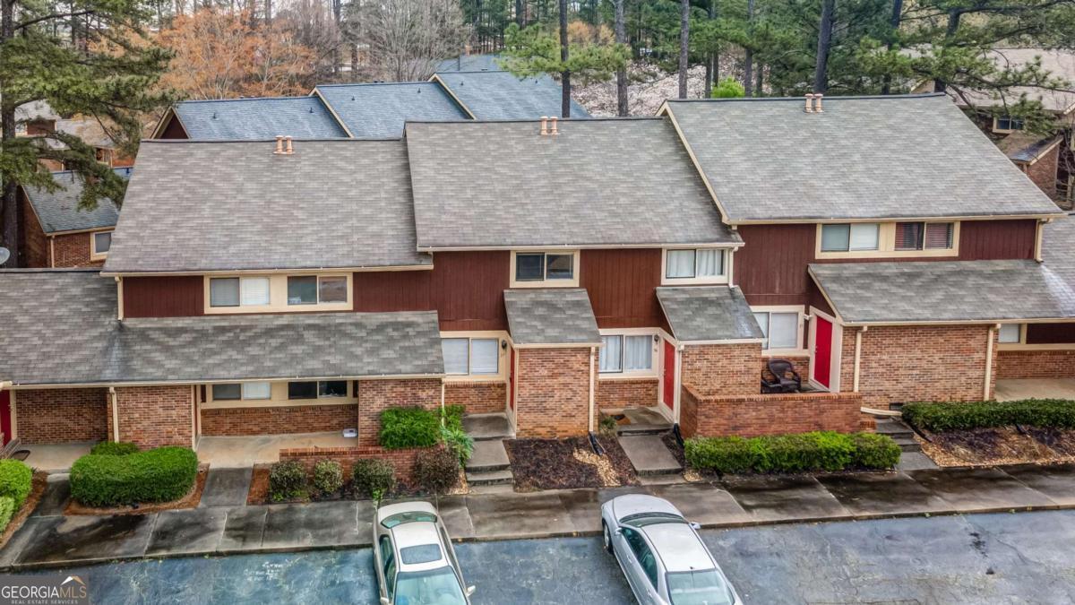 COUNTRY PLACE - Residential Lease