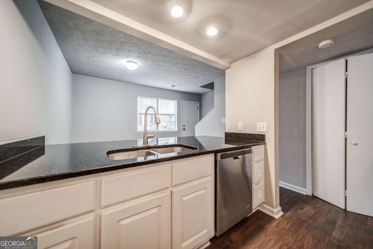 COUNTRY PLACE - Residential Lease