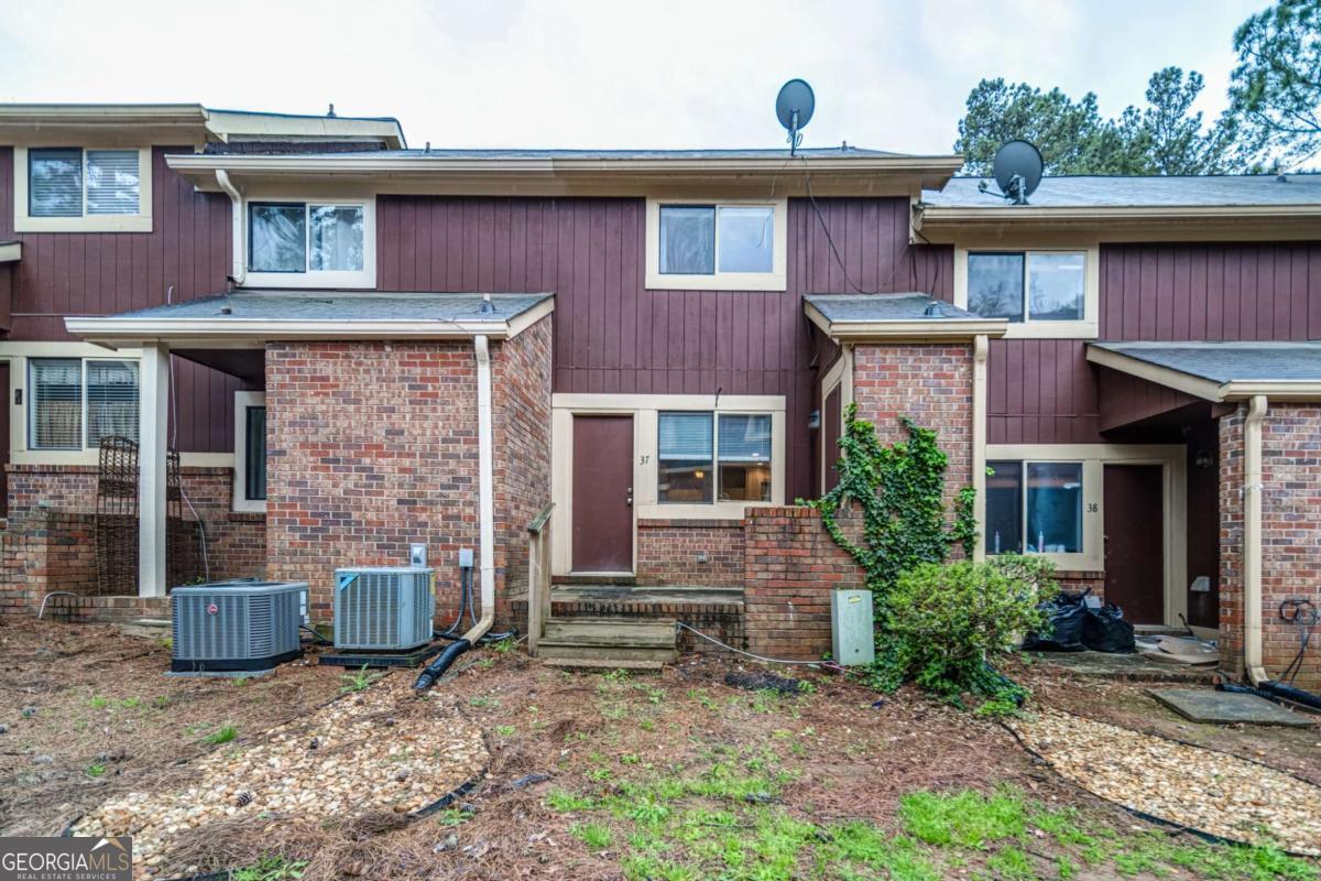 COUNTRY PLACE - Residential Lease