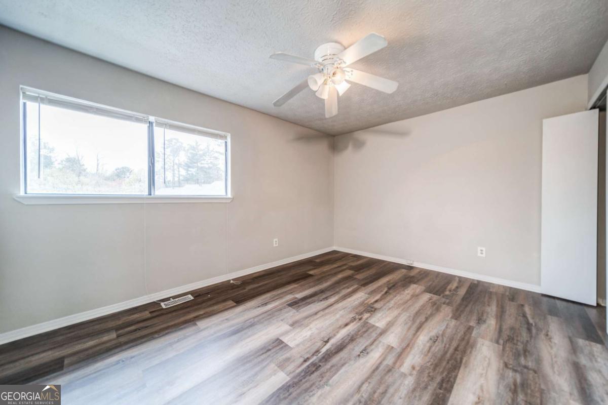 COUNTRY PLACE - Residential Lease