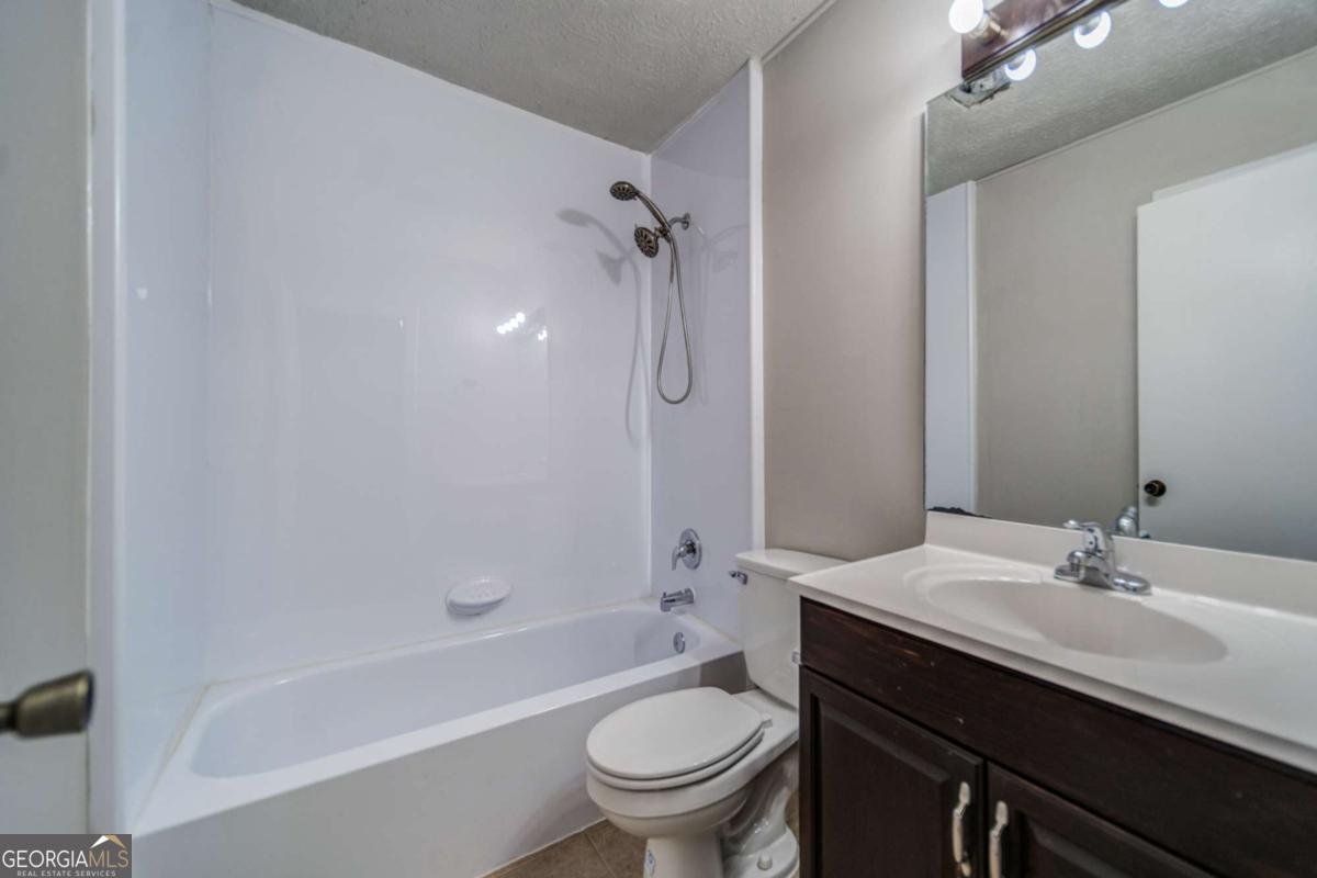 COUNTRY PLACE - Residential Lease