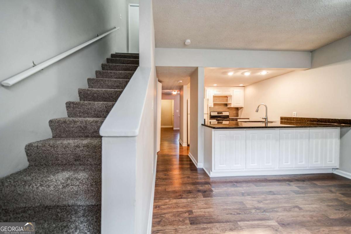 COUNTRY PLACE - Residential Lease