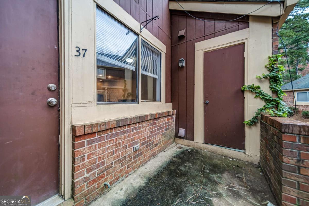 COUNTRY PLACE - Residential Lease