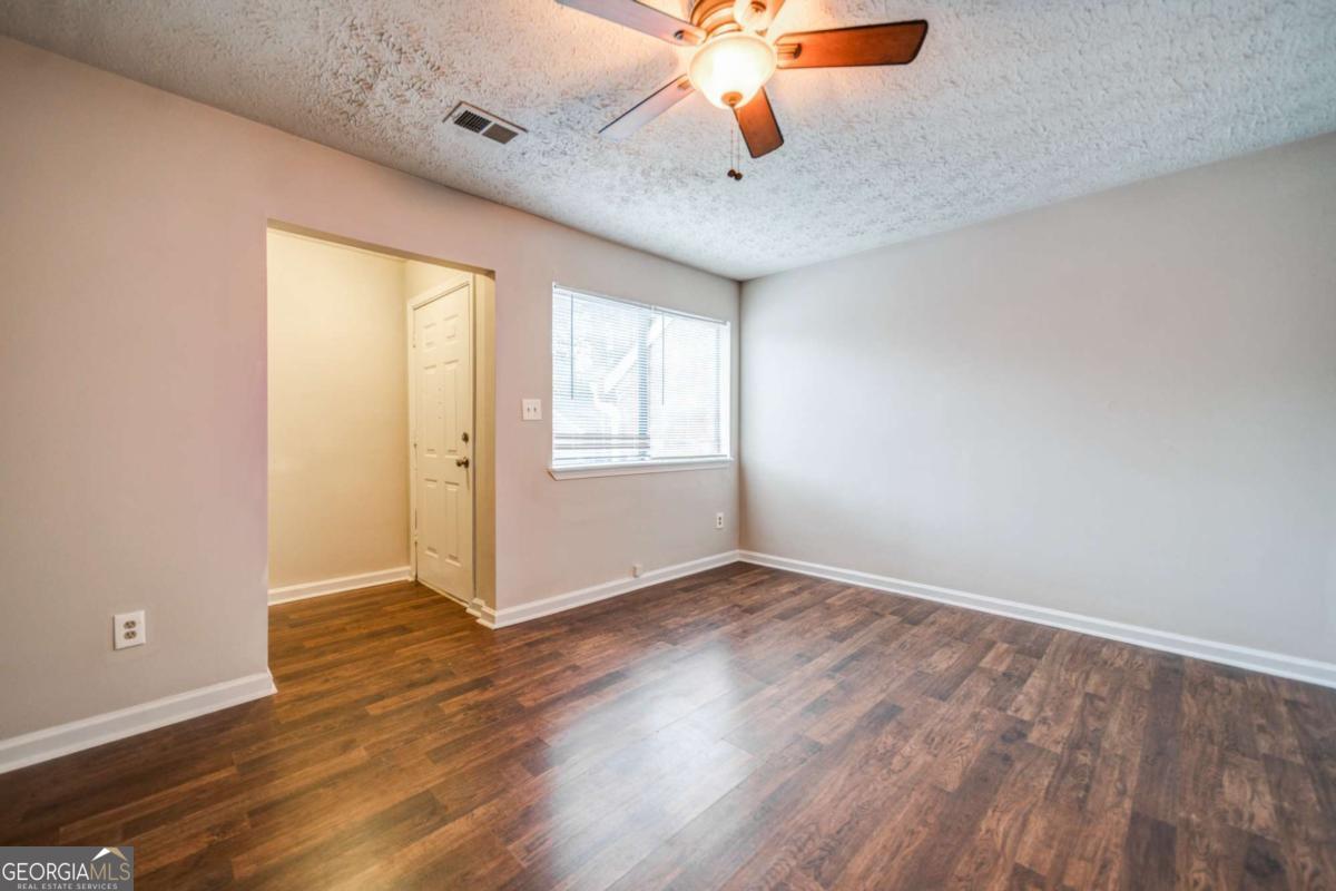 COUNTRY PLACE - Residential Lease