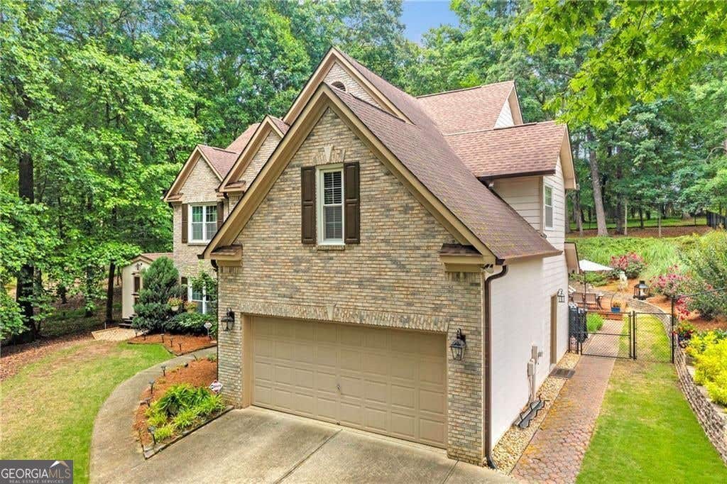 Photo of 5724 Newberry Point Drive, Flowery Branch, GA 30542 (MLS # 10825709)