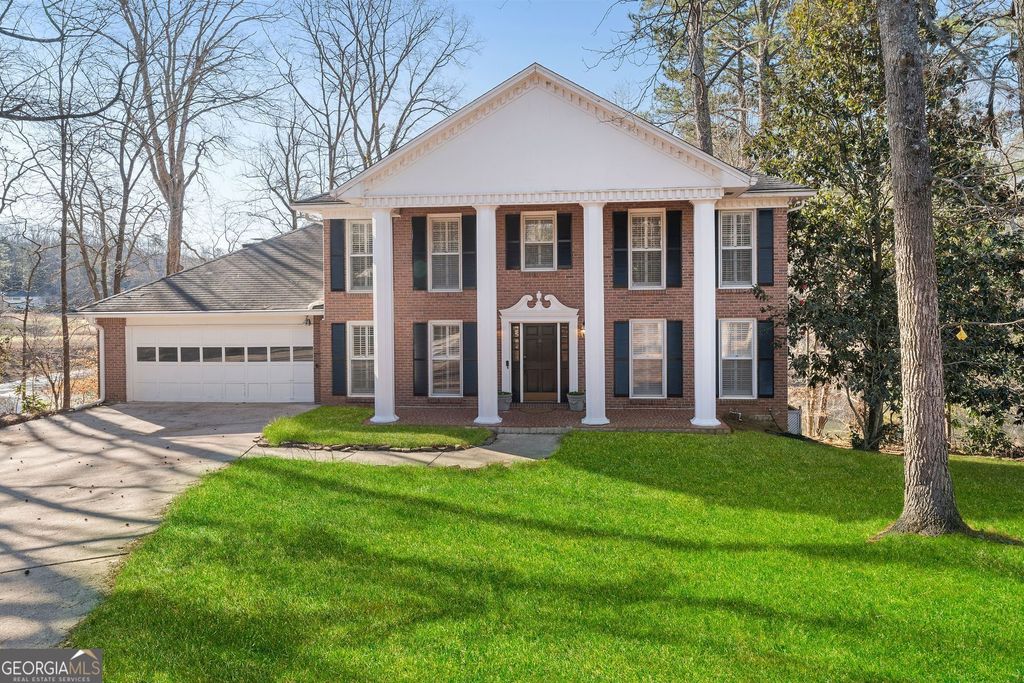 Photo of 400 Fallen Leaf Lane, Roswell, GA 30075 (MLS # 10699529)