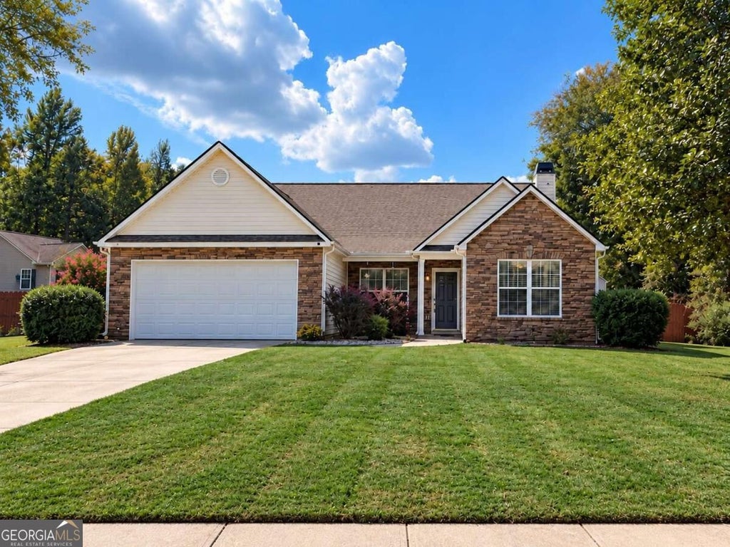 Photo of 10 Lake Valley Drive, Loganville, GA 30052 (MLS # 10876137)