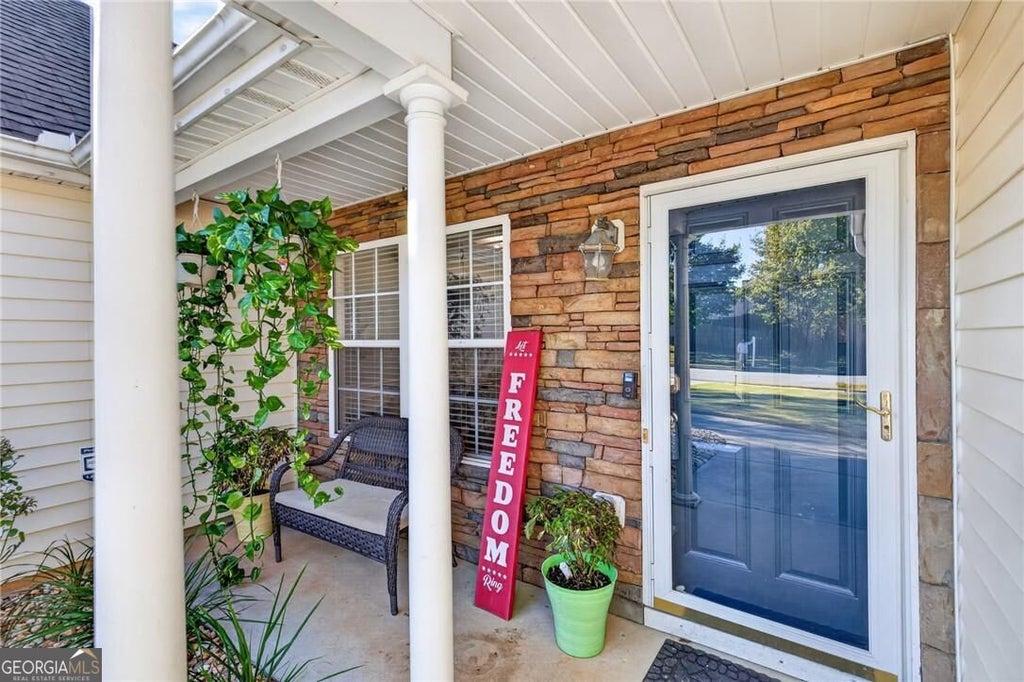Photo of 10 Lake Valley Drive, Loganville, GA 30052 (MLS # 10876137)
