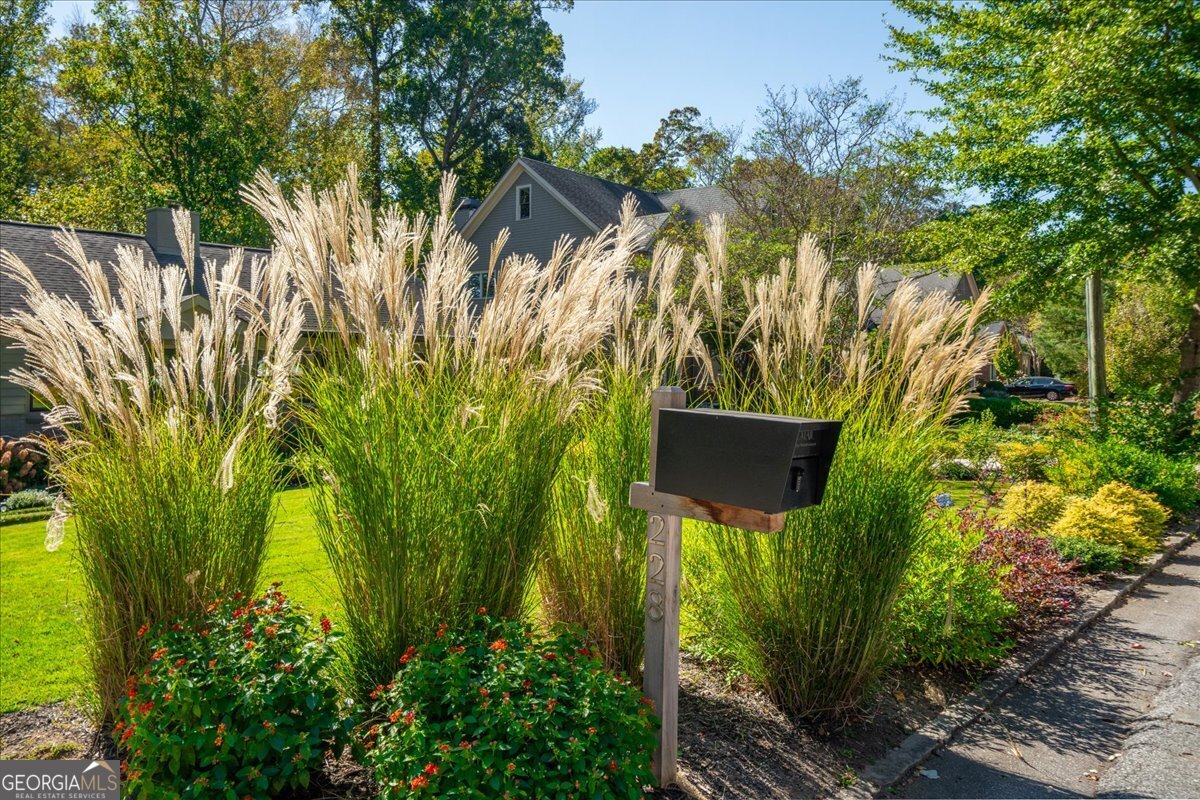228 Westchester DR