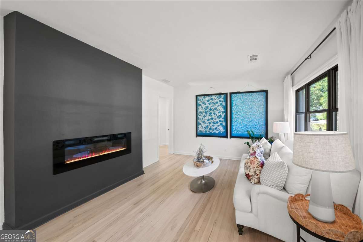 228 Westchester DR