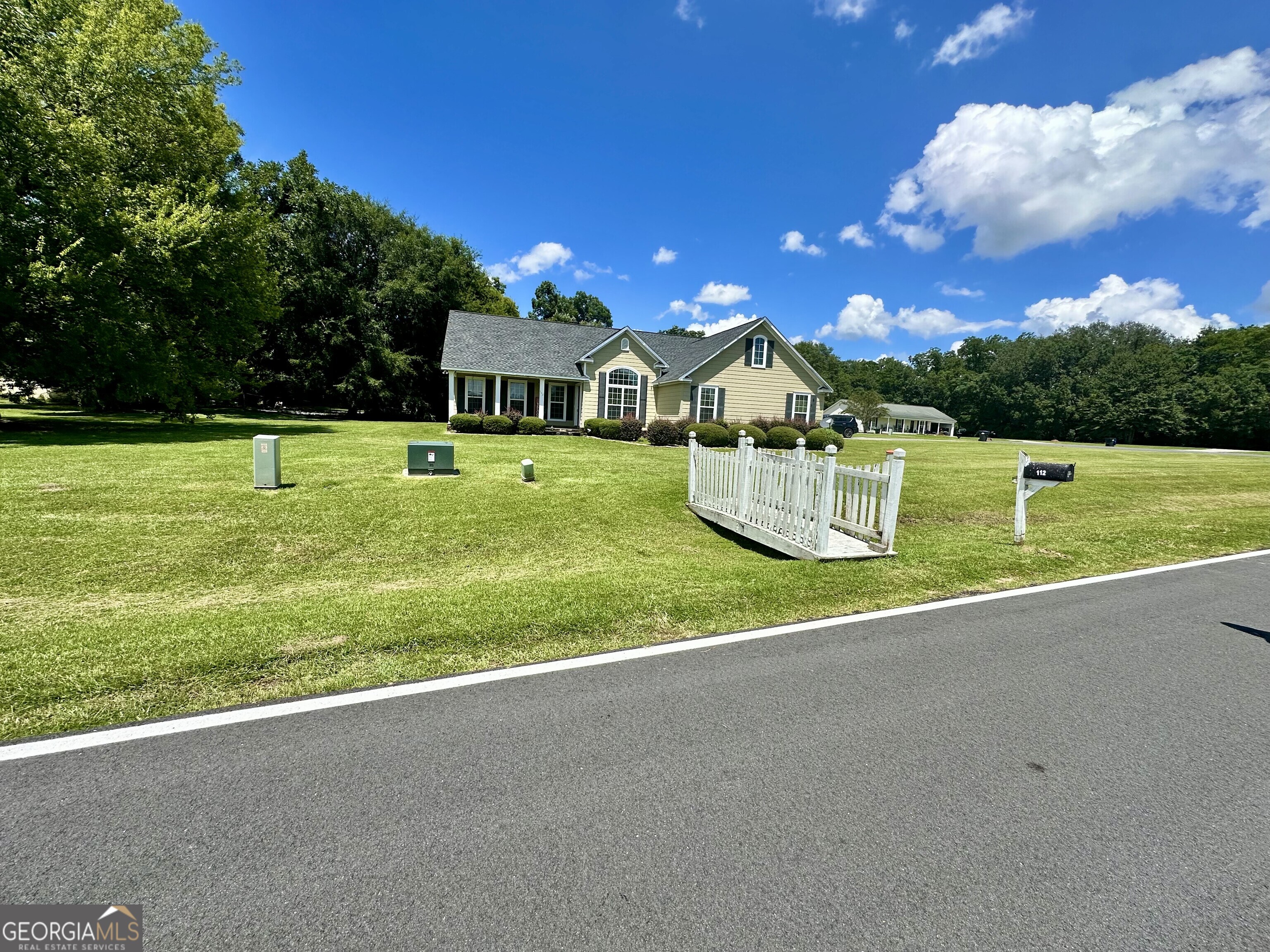 112 Manor DR