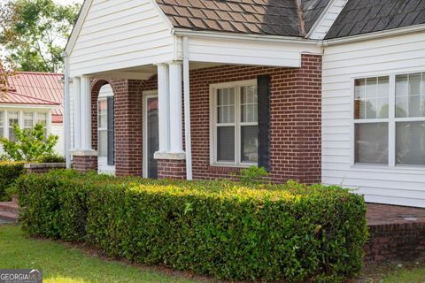 298 S Main ST Baxley GA 31513