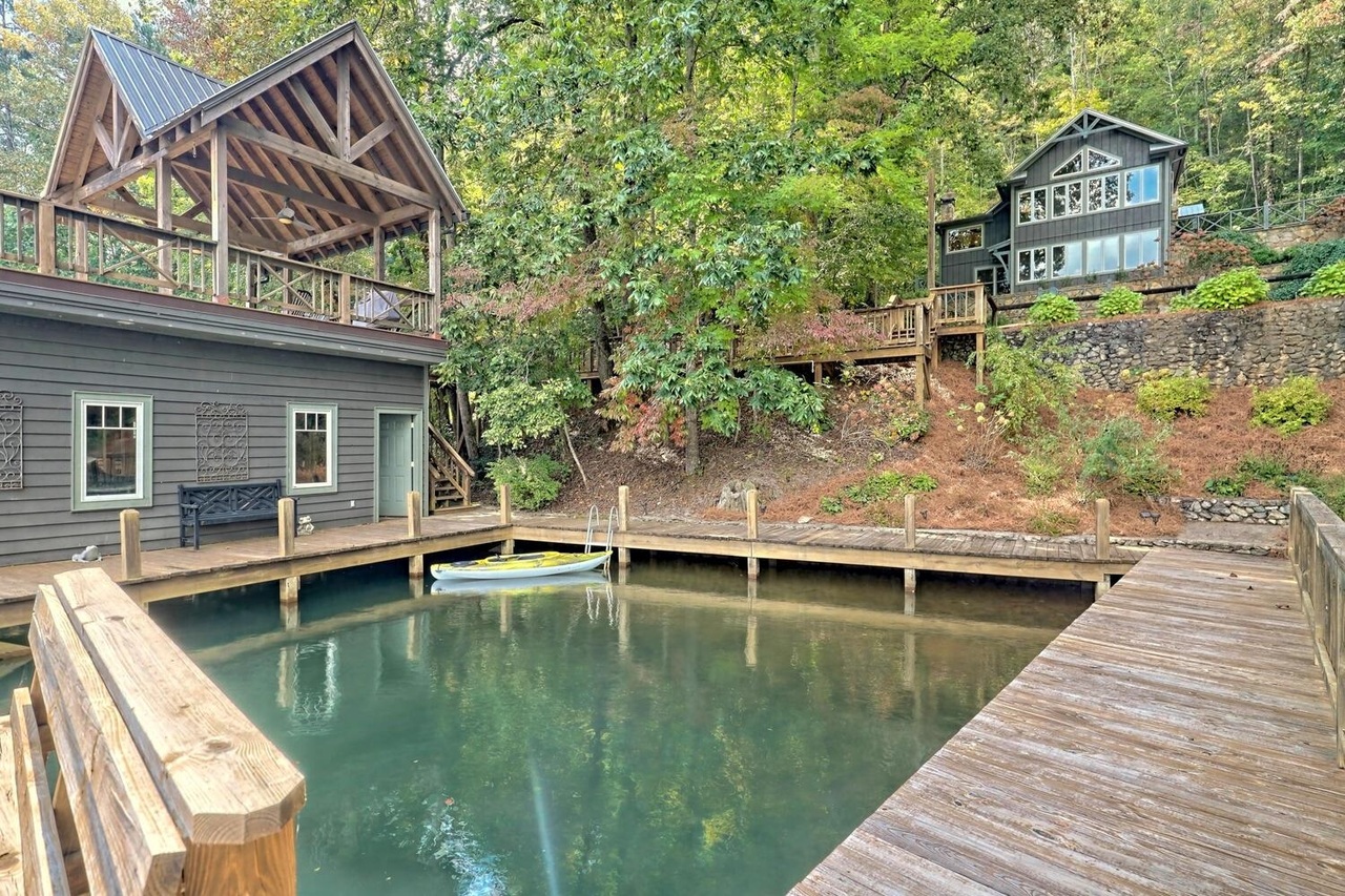 Clayton, Georgia 30525, United States, 3 Bedrooms Bedrooms, ,3 BathroomsBathrooms,Residential,Active,230512