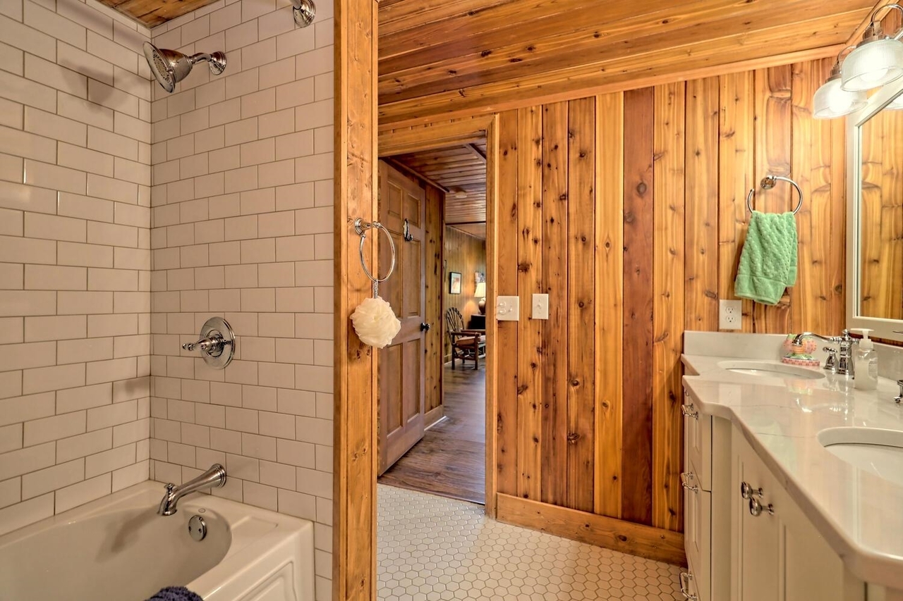 Clayton, Georgia 30525, United States, 3 Bedrooms Bedrooms, ,3 BathroomsBathrooms,Residential,Active,230512