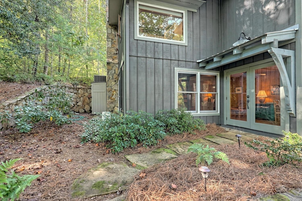 Clayton, Georgia 30525, United States, 3 Bedrooms Bedrooms, ,3 BathroomsBathrooms,Residential,Active,230512