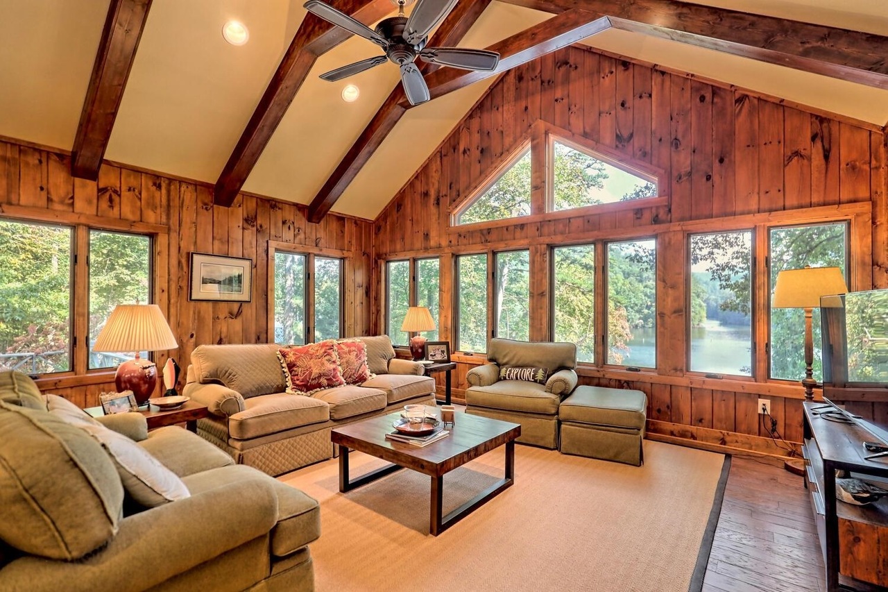 Clayton, Georgia 30525, United States, 3 Bedrooms Bedrooms, ,3 BathroomsBathrooms,Residential,Active,230512