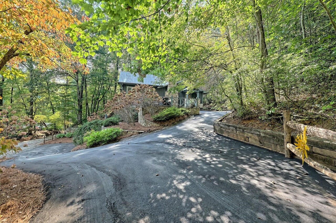 Clayton, Georgia 30525, United States, 3 Bedrooms Bedrooms, ,3 BathroomsBathrooms,Residential,Active,230512