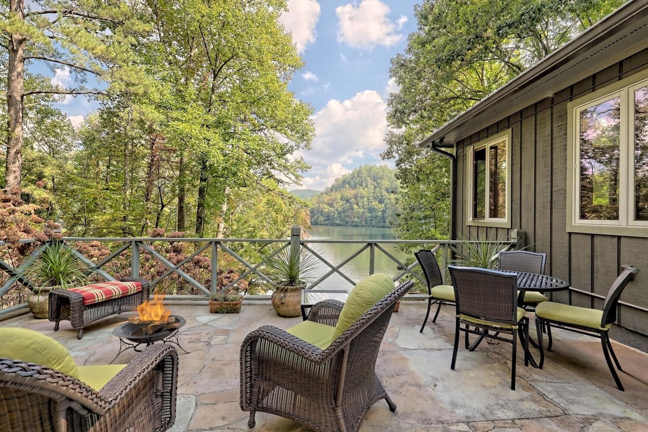 Clayton, Georgia 30525, United States, 3 Bedrooms Bedrooms, ,3 BathroomsBathrooms,Residential,Active,230512