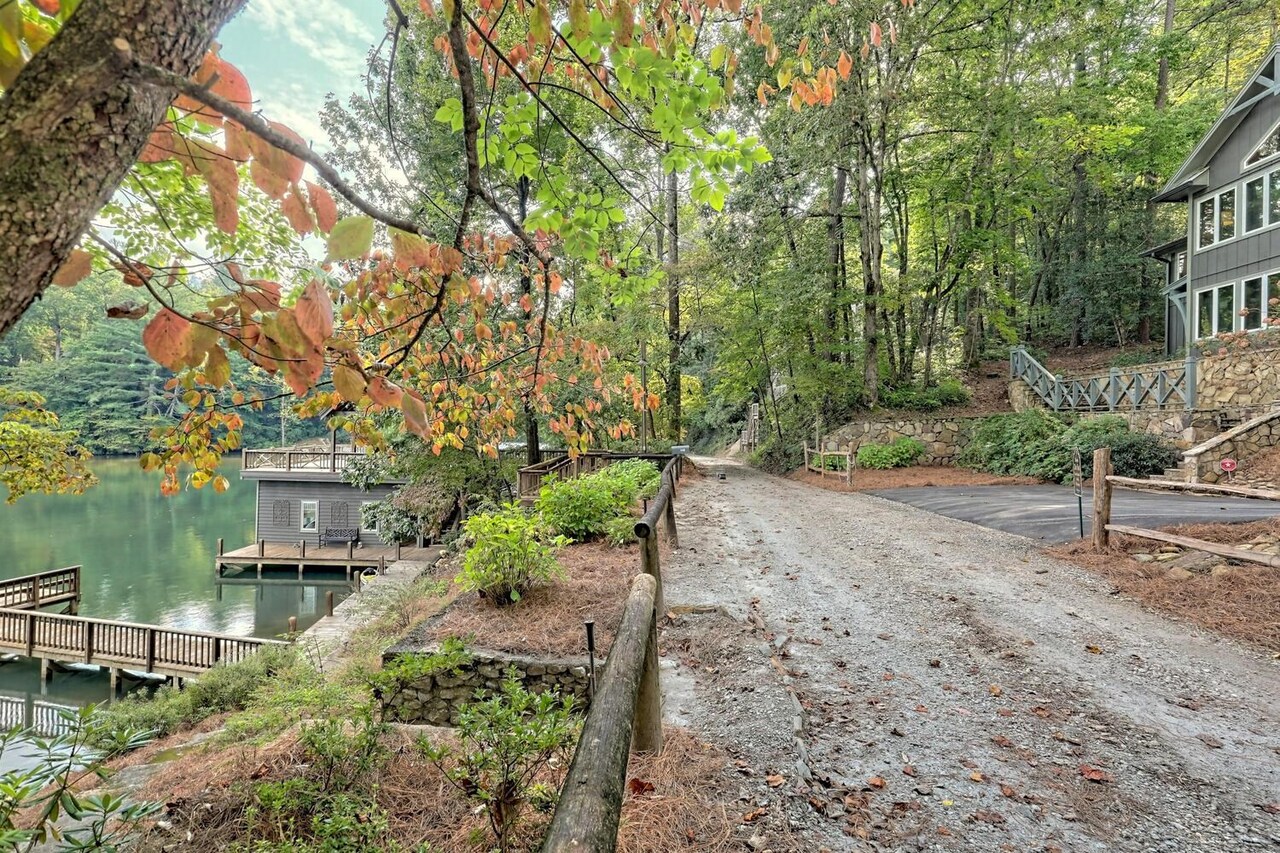 Clayton, Georgia 30525, United States, 3 Bedrooms Bedrooms, ,3 BathroomsBathrooms,Residential,Active,230512