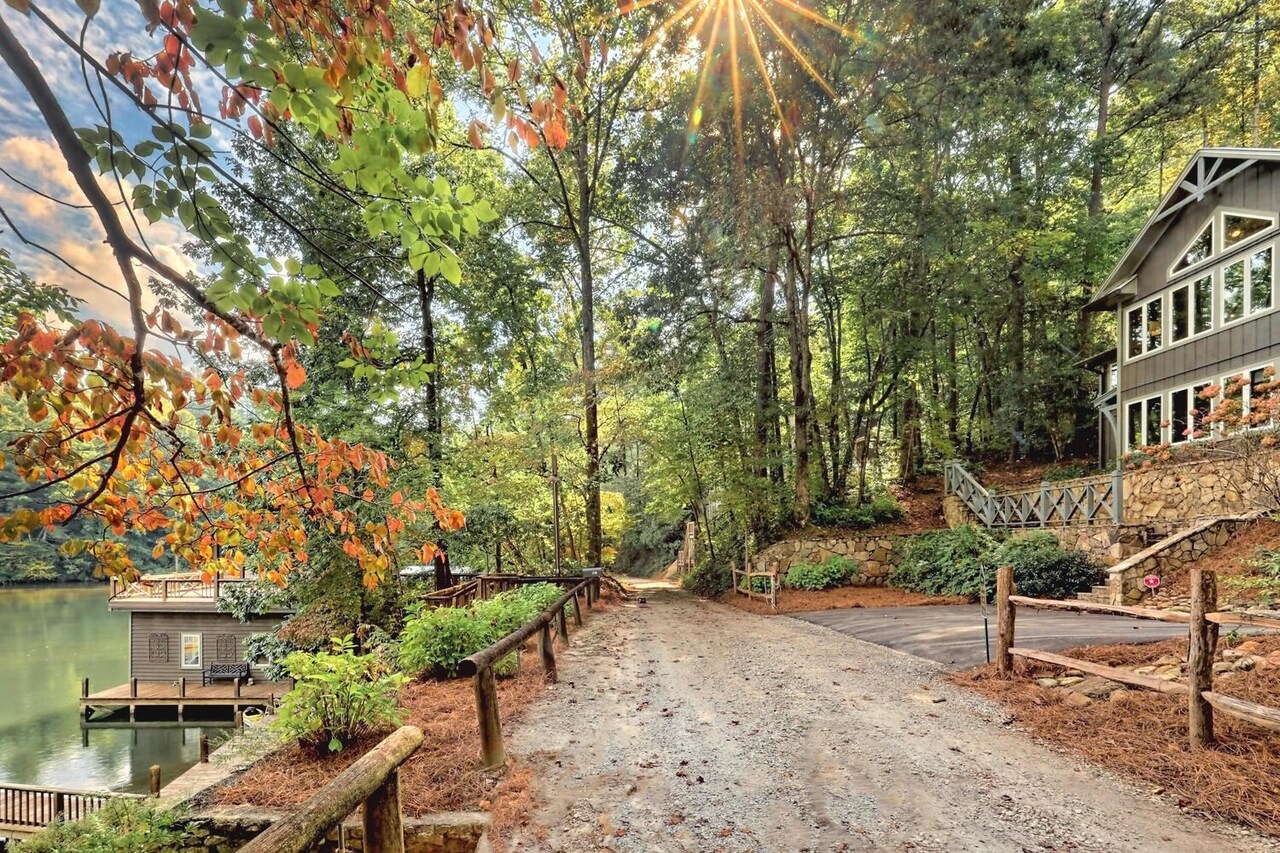 Clayton, Georgia 30525, United States, 3 Bedrooms Bedrooms, ,3 BathroomsBathrooms,Residential,Active,230512