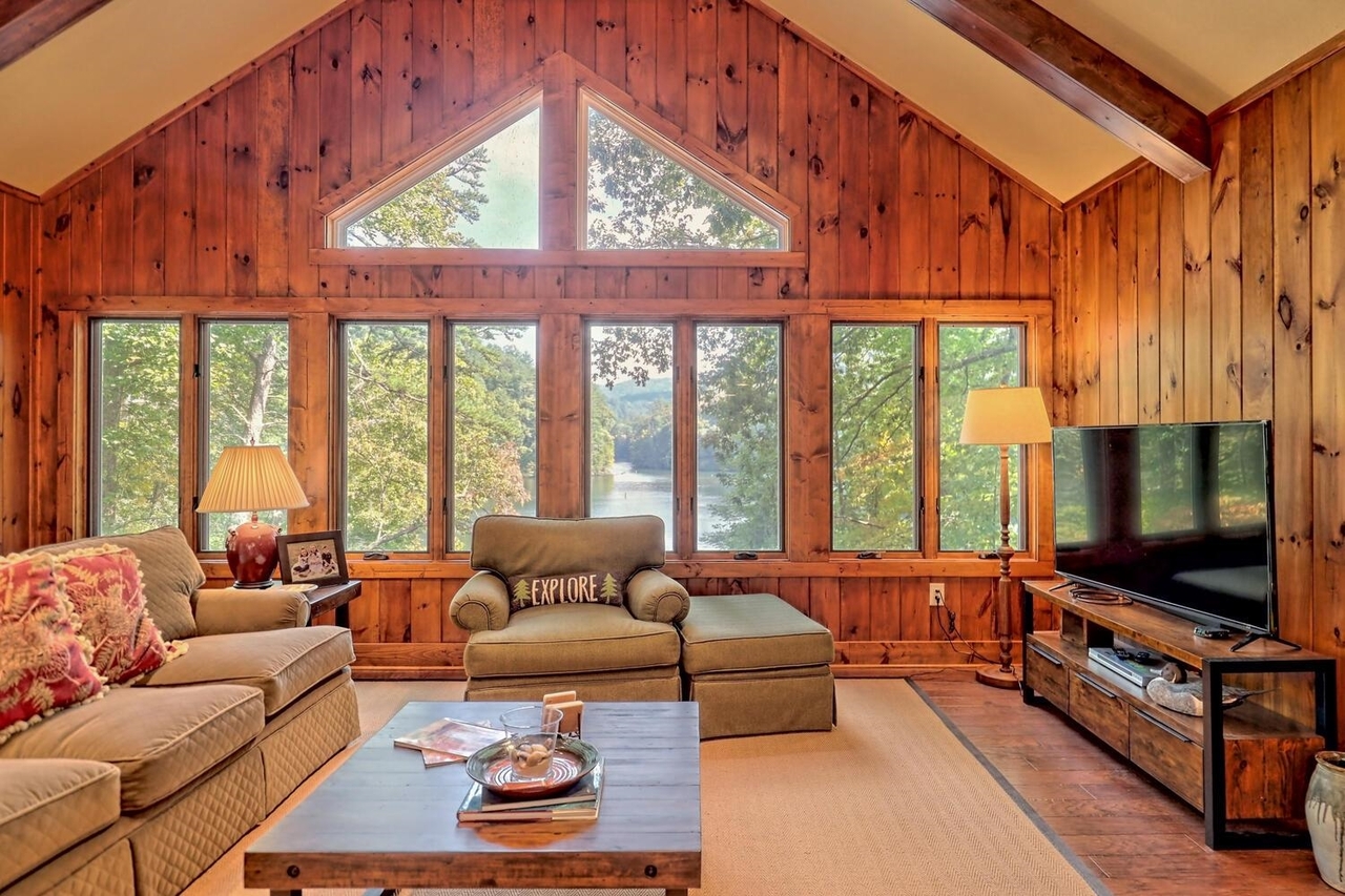 Clayton, Georgia 30525, United States, 3 Bedrooms Bedrooms, ,3 BathroomsBathrooms,Residential,Active,230512