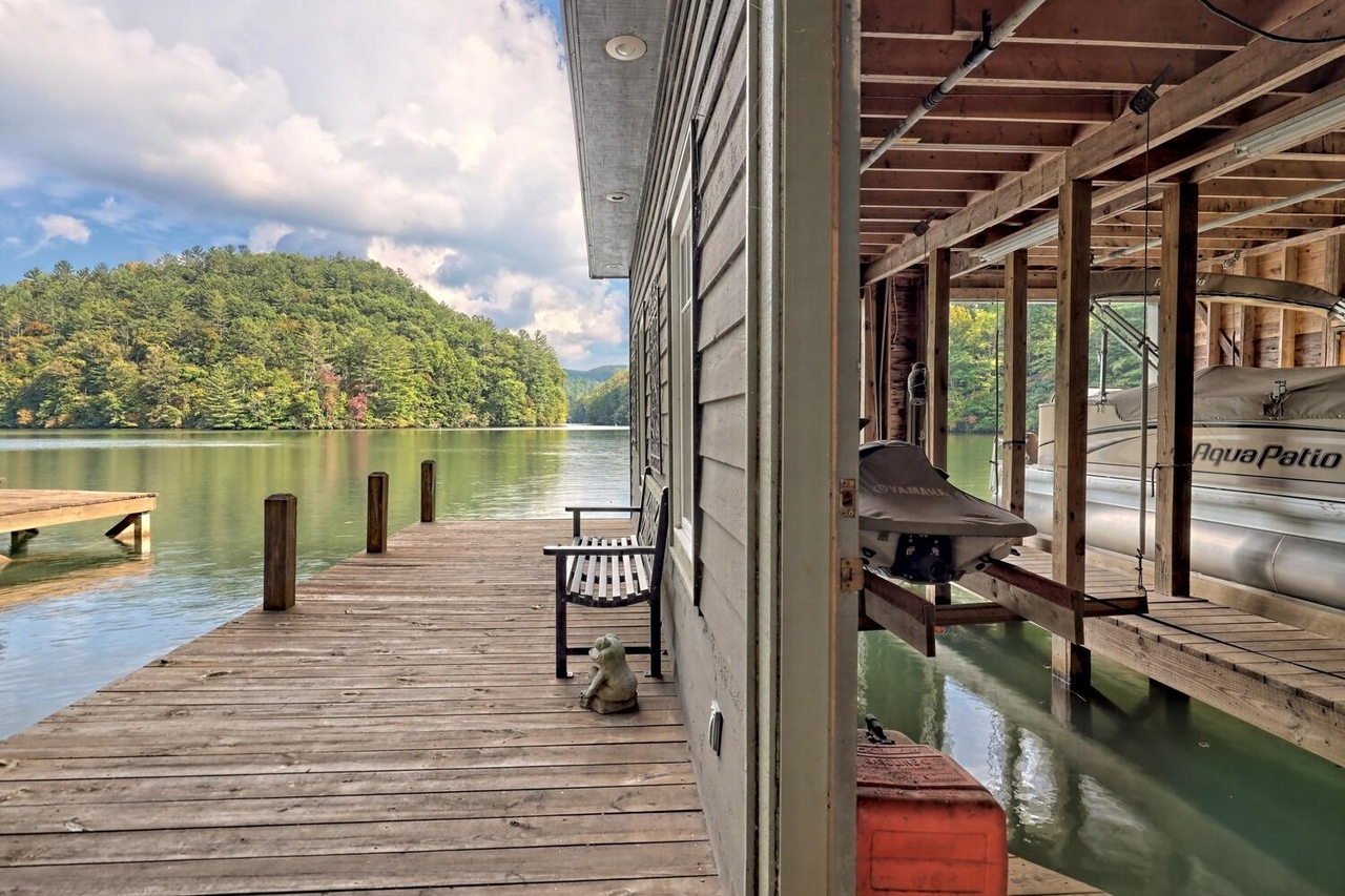 Clayton, Georgia 30525, United States, 3 Bedrooms Bedrooms, ,3 BathroomsBathrooms,Residential,Active,230512