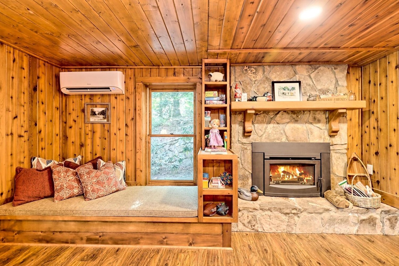 Clayton, Georgia 30525, United States, 3 Bedrooms Bedrooms, ,3 BathroomsBathrooms,Residential,Active,230512